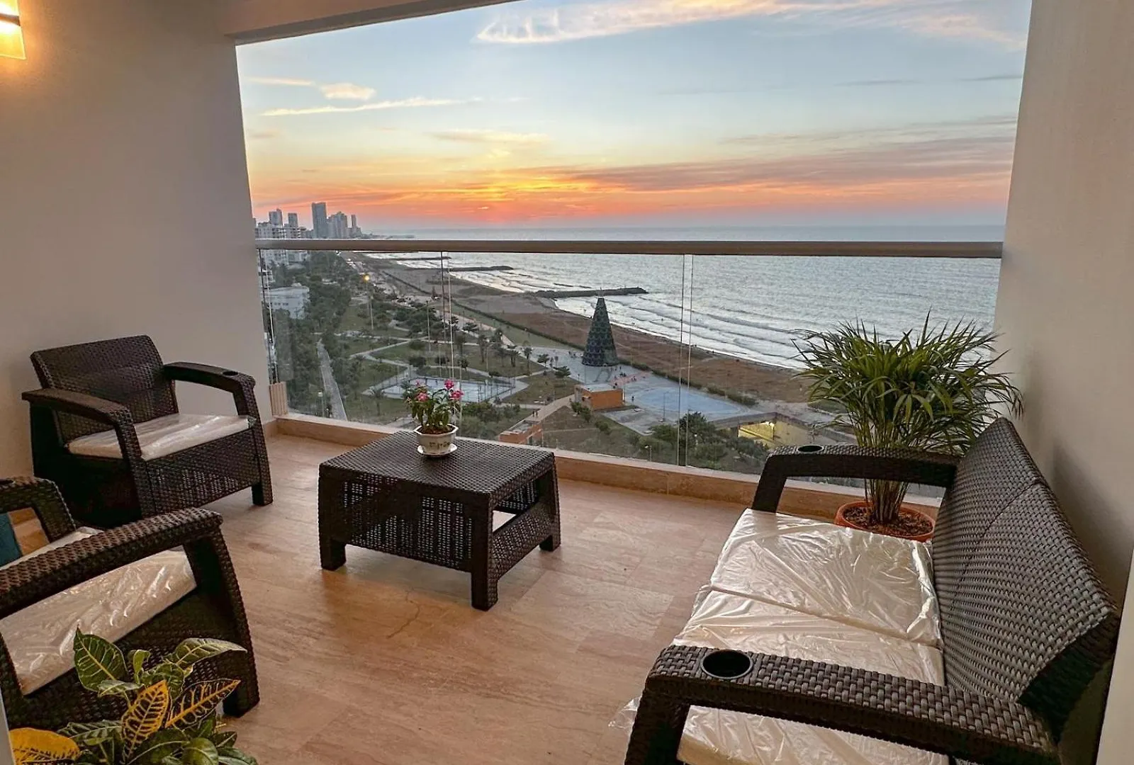 Cartagena Beach Apartasuites contacts